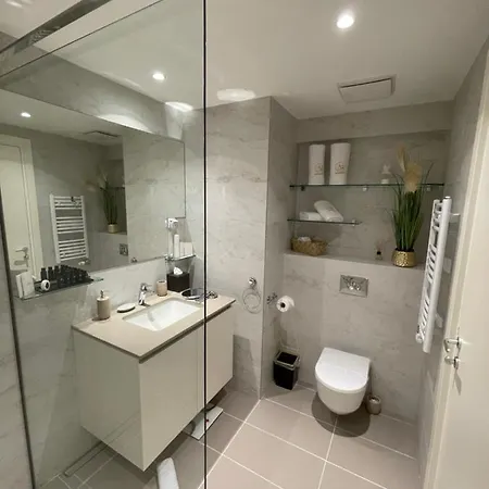 Apartwentyone - Your In Apartman *