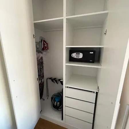 Apartment Apartwentyone - Your In *
